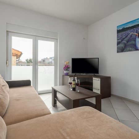 Villa Vita Apartments & Studios With Common Pool Valbandon Eksteriør billede