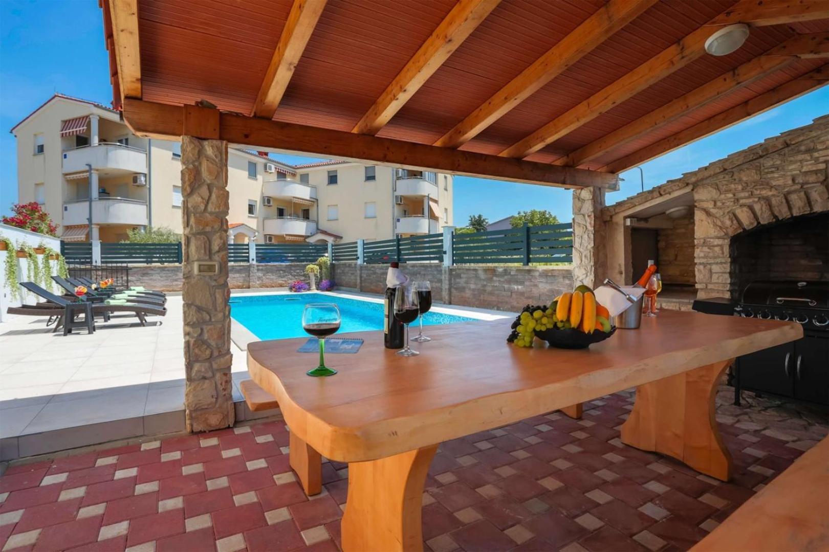 Villa Vita Apartments & Studios With Common Pool Valbandon Eksteriør billede