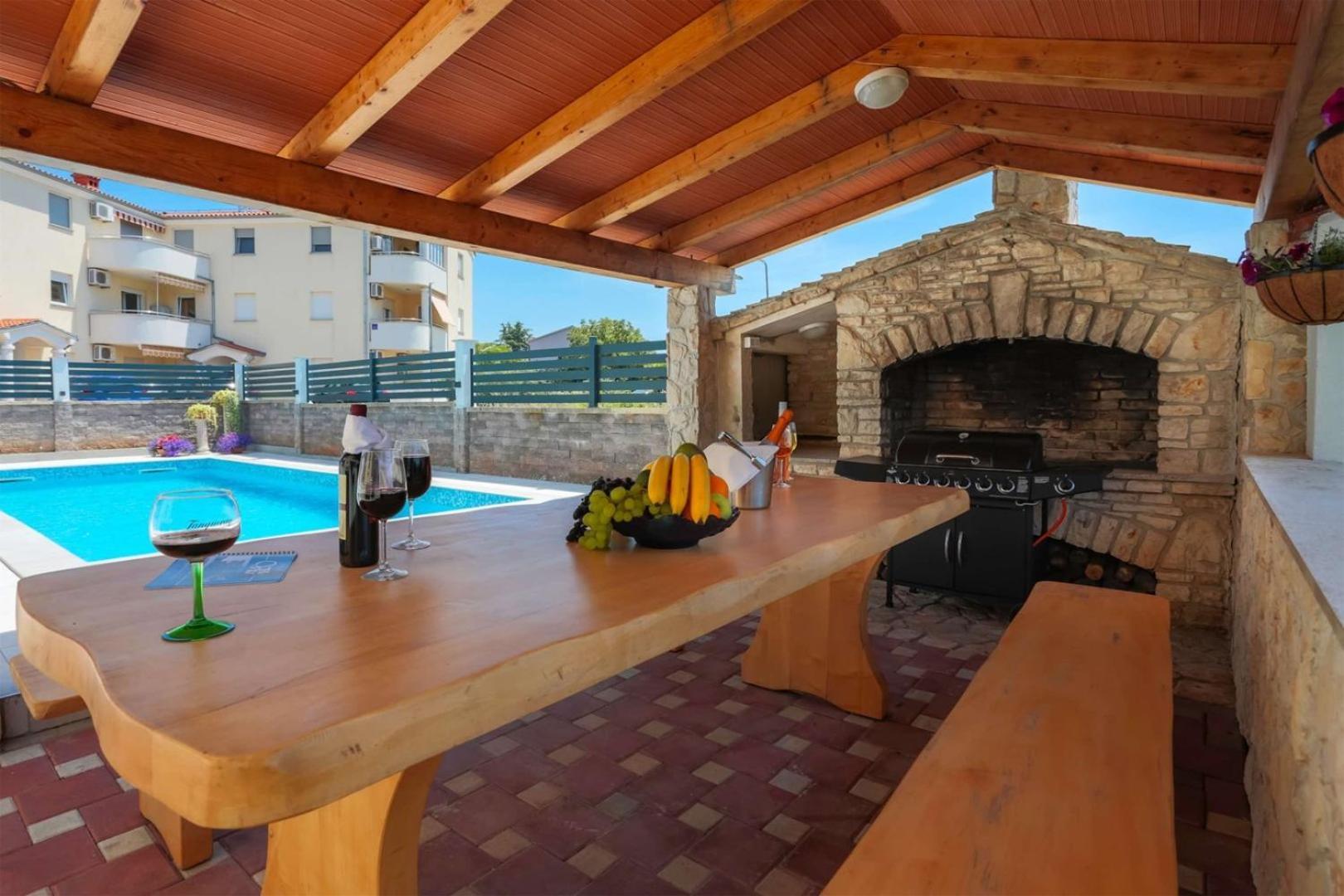 Villa Vita Apartments & Studios With Common Pool Valbandon Eksteriør billede