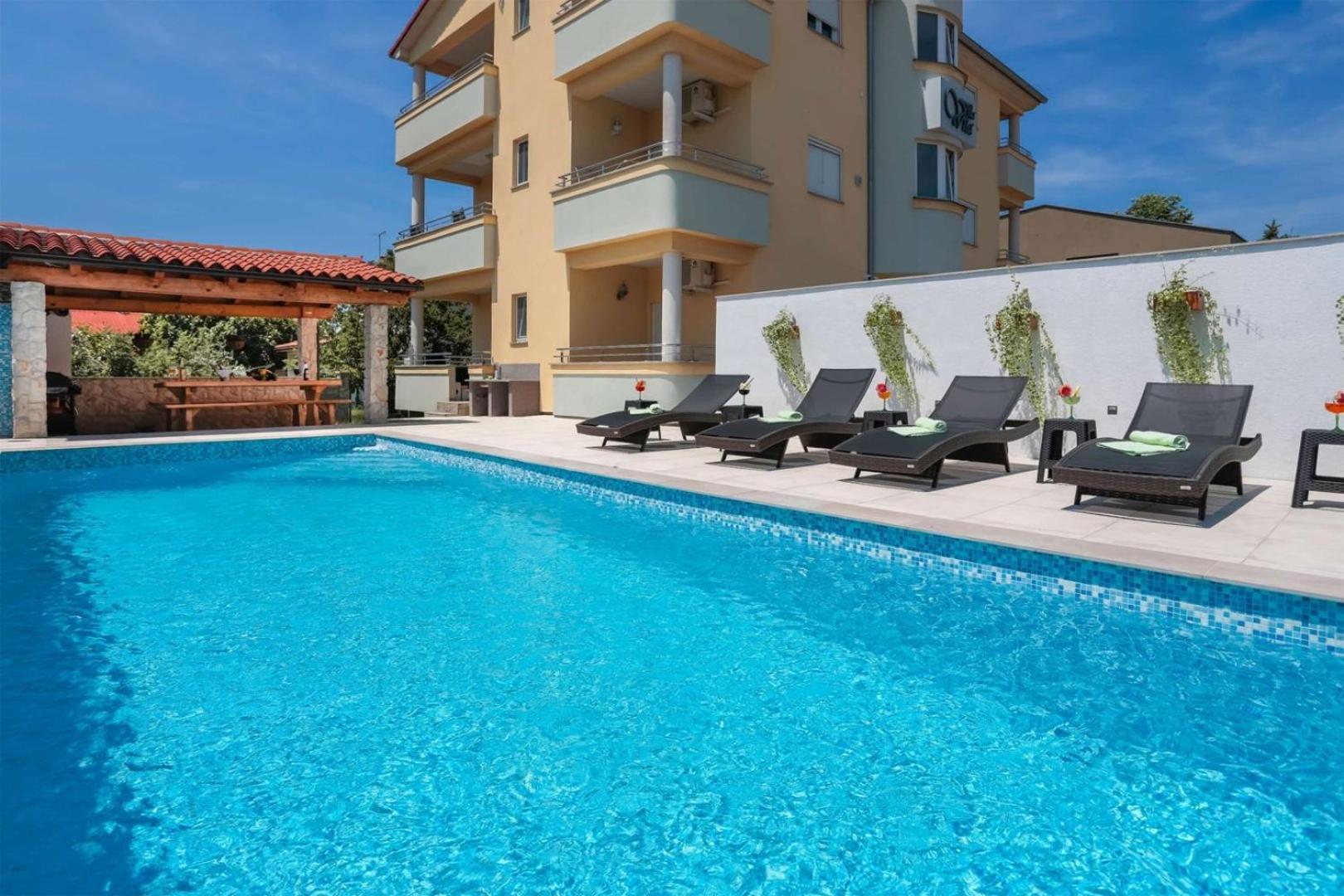 Villa Vita Apartments & Studios With Common Pool Valbandon Eksteriør billede
