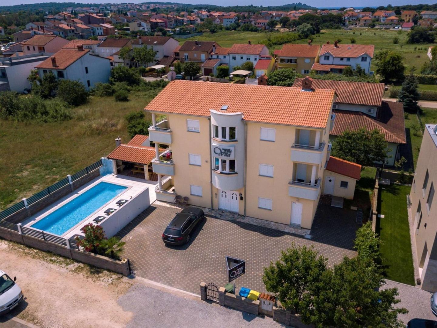 Villa Vita Apartments & Studios With Common Pool Valbandon Eksteriør billede